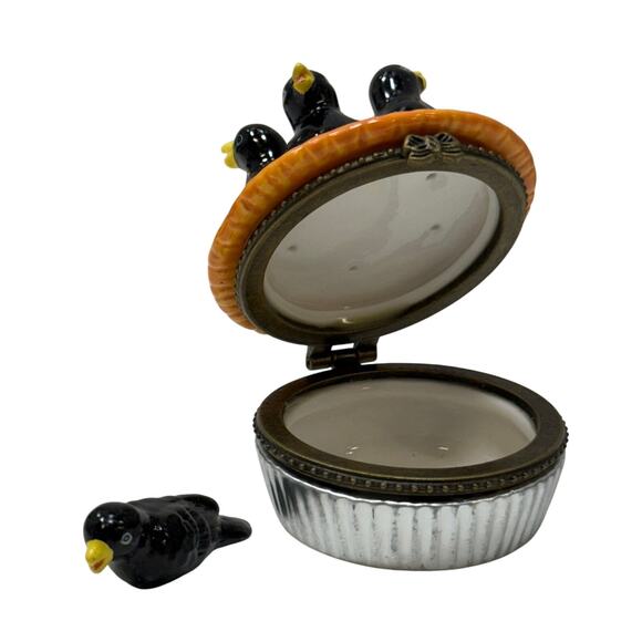 NEW "Five Black Bird Baked in a Pie" Hinged Trinket Box. KK551 - Picture 3 of 4